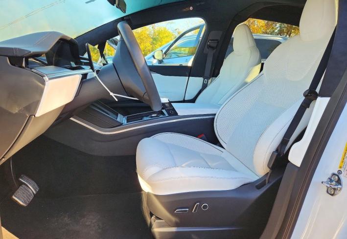 Salvage 2024 Tesla Model X  in Белый