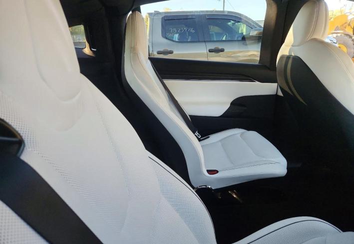 Salvage 2024 Tesla Model X  in Белый