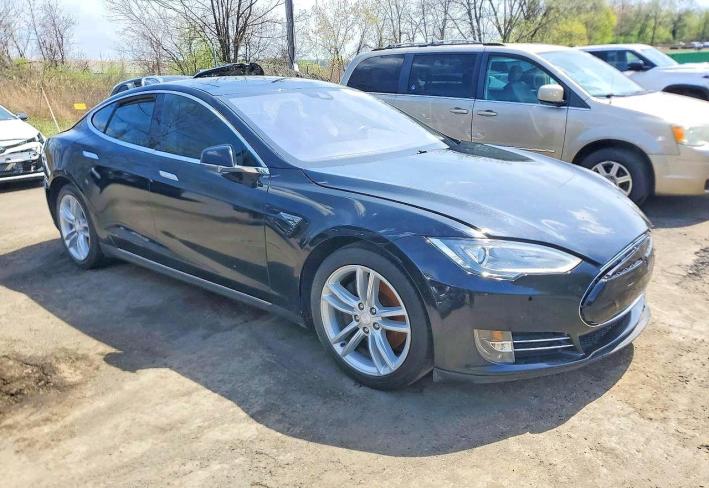 Salvage 2015 Tesla Model S  in Black