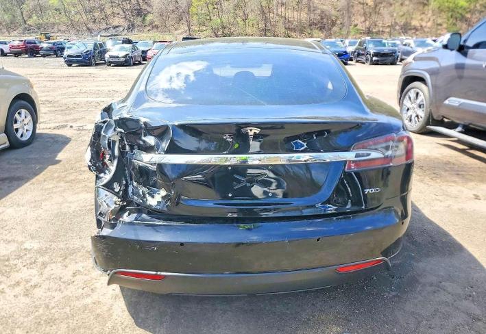 Salvage 2015 Tesla Model S  in Black