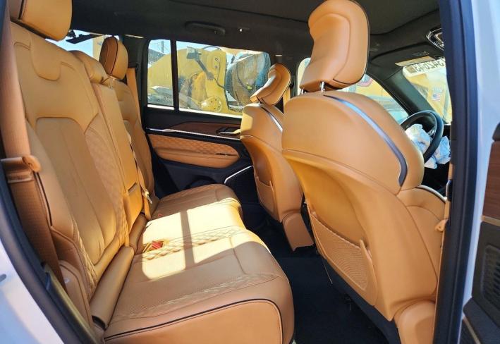 Salvage 2023 Jeep Grand Cherokee Summit in Белый