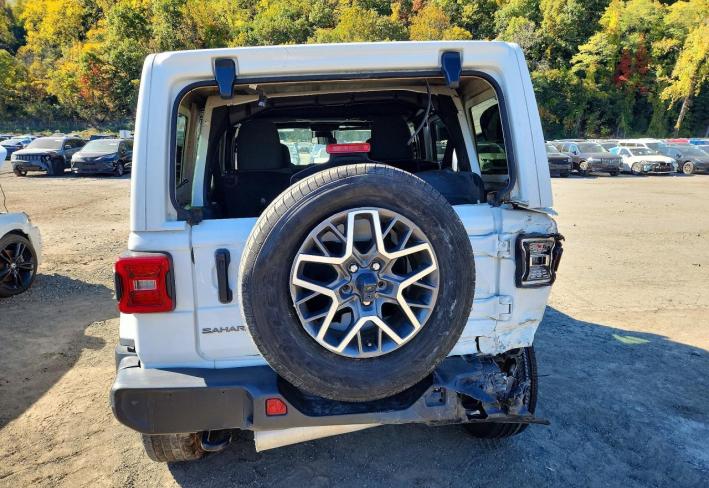 Salvage 2025 Jeep Wrangler Sahara in Белый