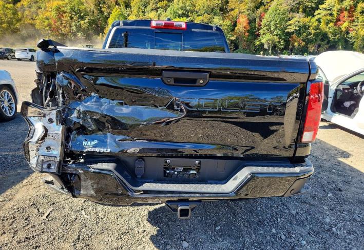 Salvage 2025 Chevrolet Colorado  in Черный