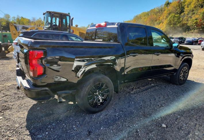 Salvage 2025 Chevrolet Colorado  in Черный