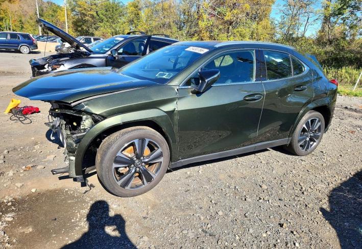 Salvage 2025 Lexus Ux 300h  in Зеленый