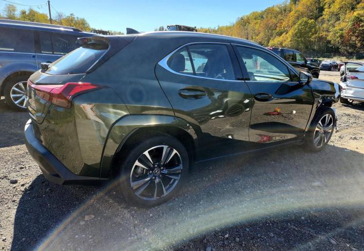 Salvage 2025 Lexus Ux 300h  in Зеленый
