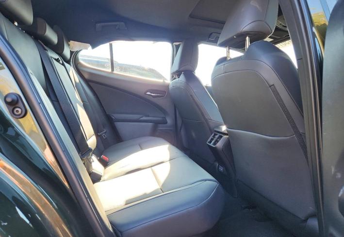 Salvage 2025 Lexus Ux 300h  in Зеленый