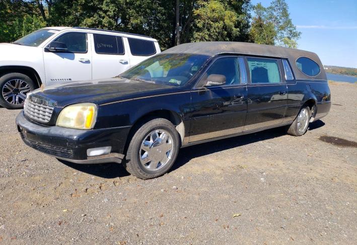 Salvage 2003 Cadillac Commercial Hearse in Черный