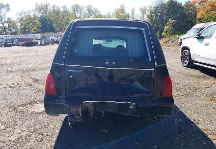 Salvage 2003 Cadillac Commercial Hearse in Черный