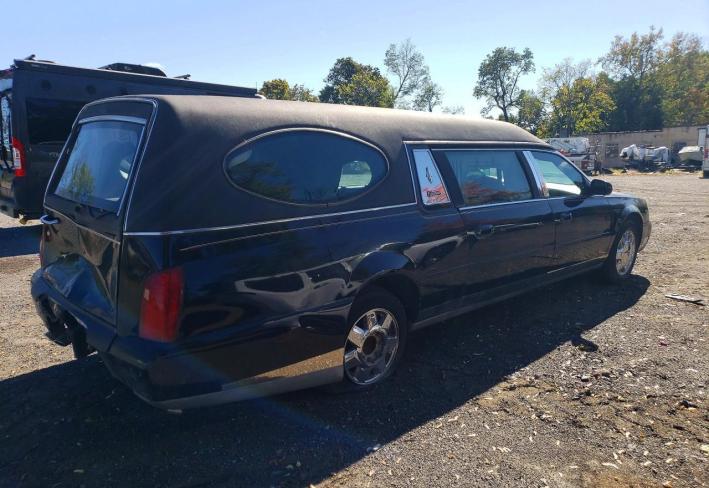 Salvage 2003 Cadillac Commercial Hearse in Черный