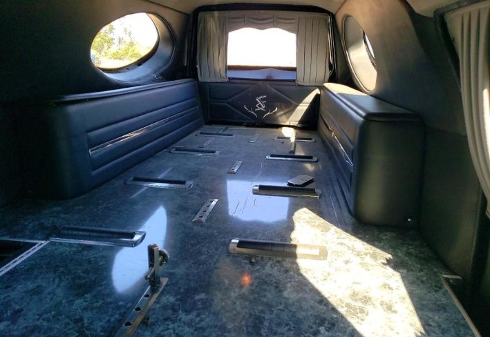 Salvage 2003 Cadillac Commercial Hearse in Черный