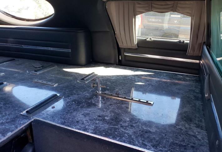 Salvage 2003 Cadillac Commercial Hearse in Черный