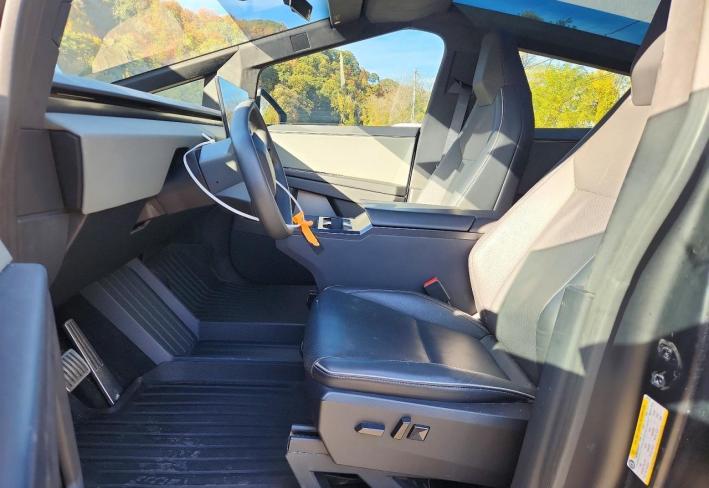 Salvage 2024 Tesla Cybertruck  in Silver
