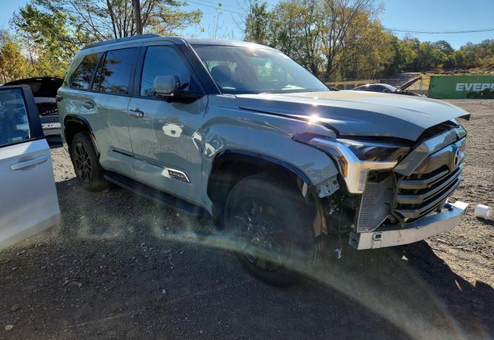 Salvage 2026 Toyota Sequoia Platinum in Green