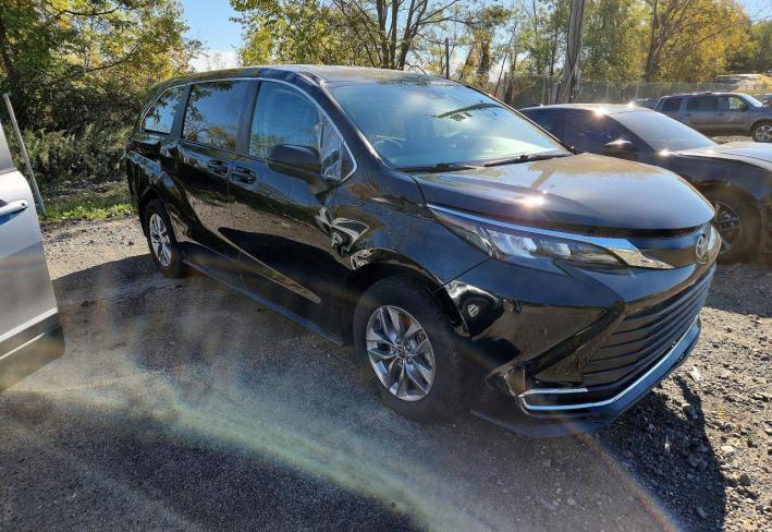Salvage 2024 Toyota Sienna  in Black