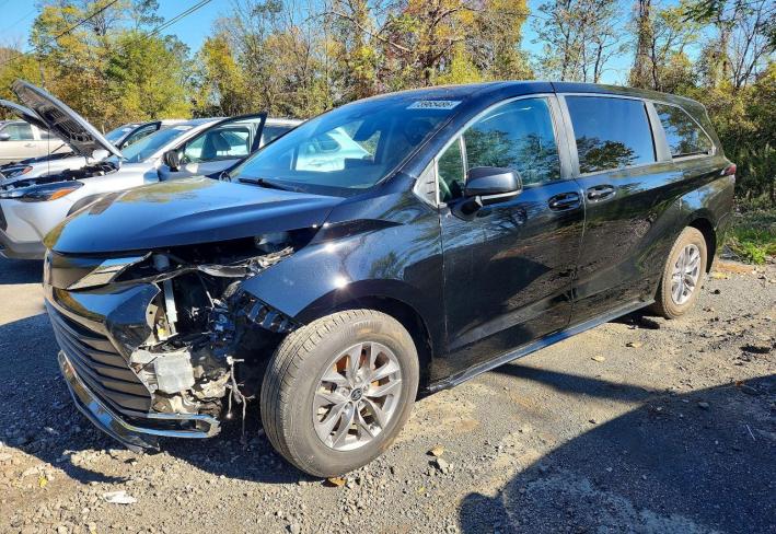 Salvage 2024 Toyota Sienna  in Black
