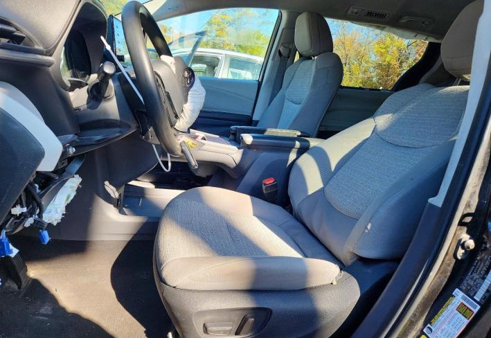Salvage 2024 Toyota Sienna  in Black