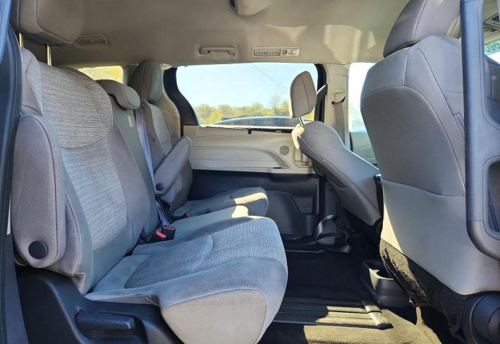 Salvage 2024 Toyota Sienna  in Black