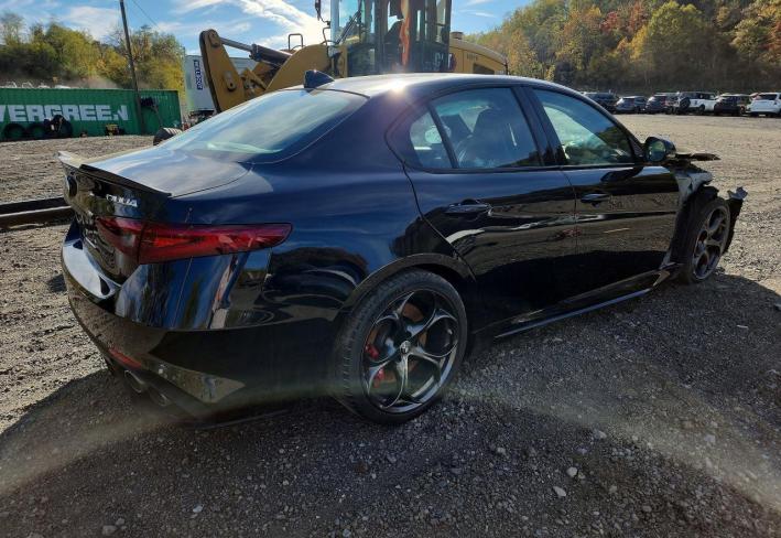 Salvage 2023 Alfa Romeo Giulia Quadrifoglio in Черный
