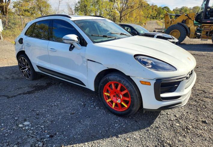 Salvage 2022 Porsche Macan  in Белый
