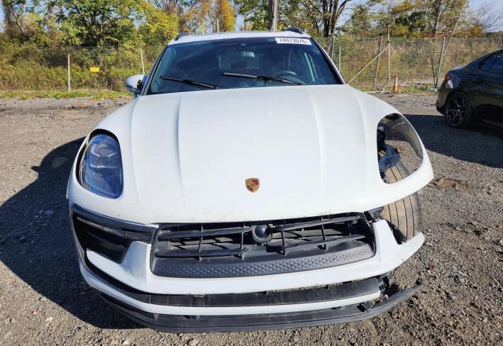 Salvage 2022 Porsche Macan  in Белый