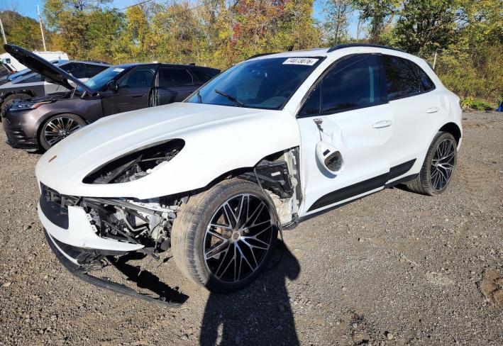 Salvage 2022 Porsche Macan  in Белый