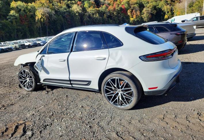 Salvage 2022 Porsche Macan  in Белый