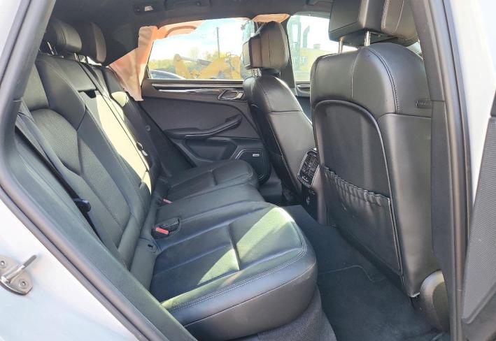 Salvage 2022 Porsche Macan  in Белый