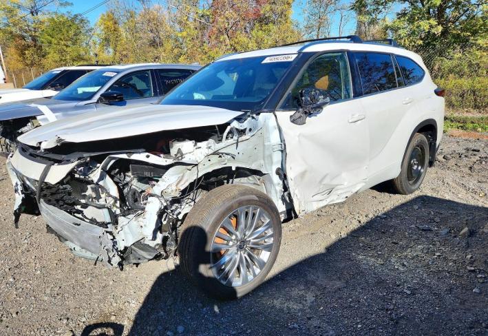 Salvage 2025 Toyota Highlander Hybrid Platinum in White