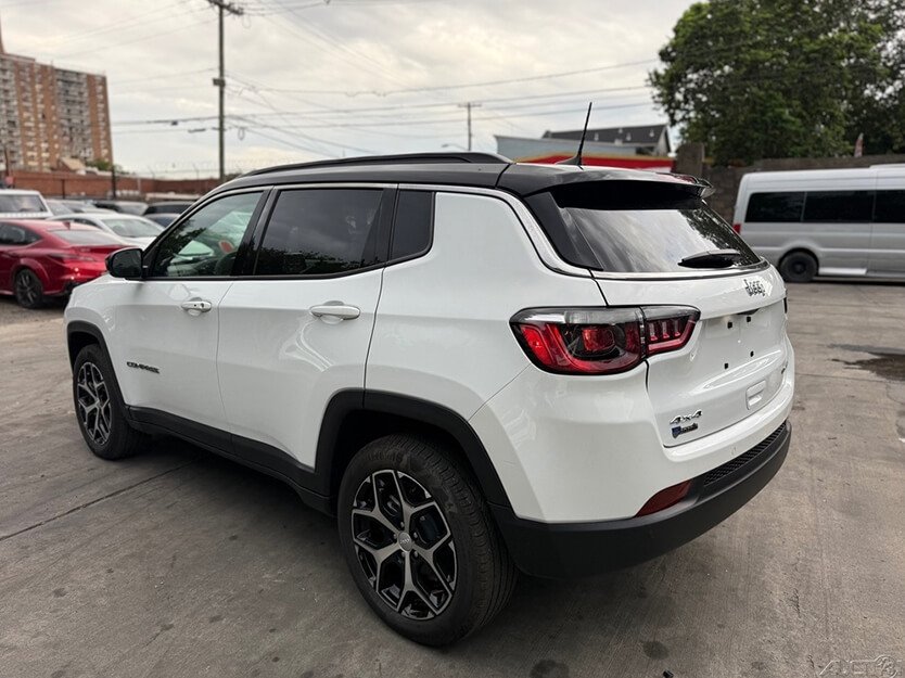 Salvage 2024 Jeep Compass Limited
