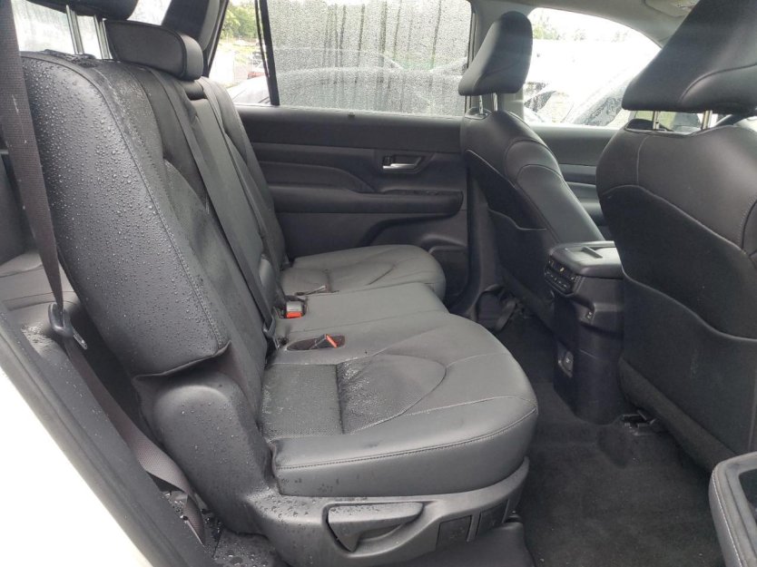 Salvage 2024 Toyota Grand Highlander Limited