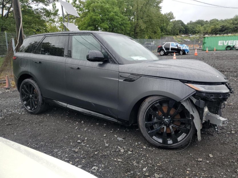 Salvage 2025 Land Rover Range Rover Sport Dynamic Se
