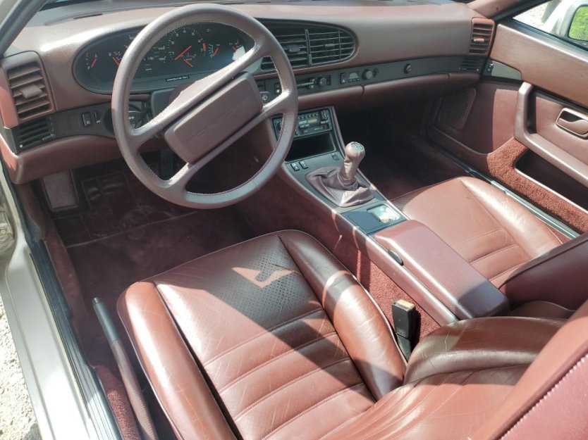 Salvage 1986 Porsche 944 Turbo