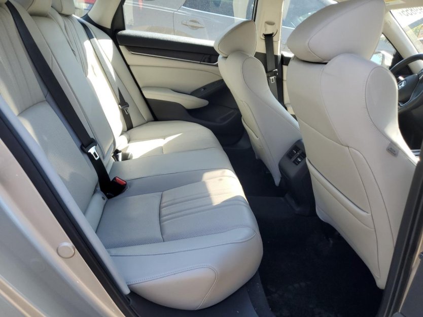 Salvage 2018 Honda Accord Touring