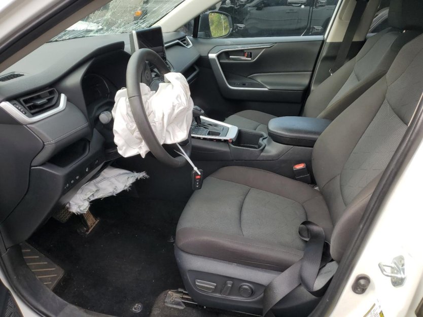 Salvage 2024 Toyota Rav4 Xle