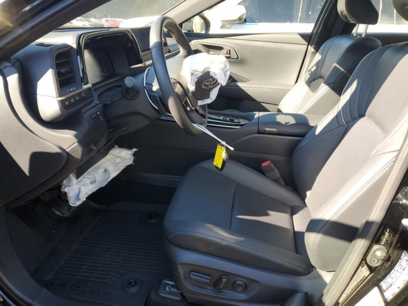 Salvage 2025 Toyota Crown Signia Xle