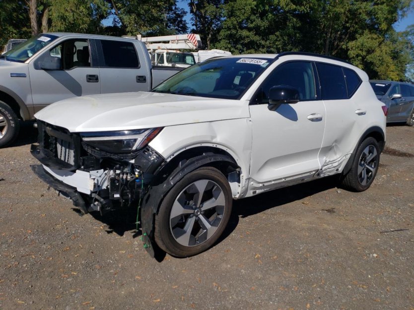 Salvage 2025 Volvo Xc40 