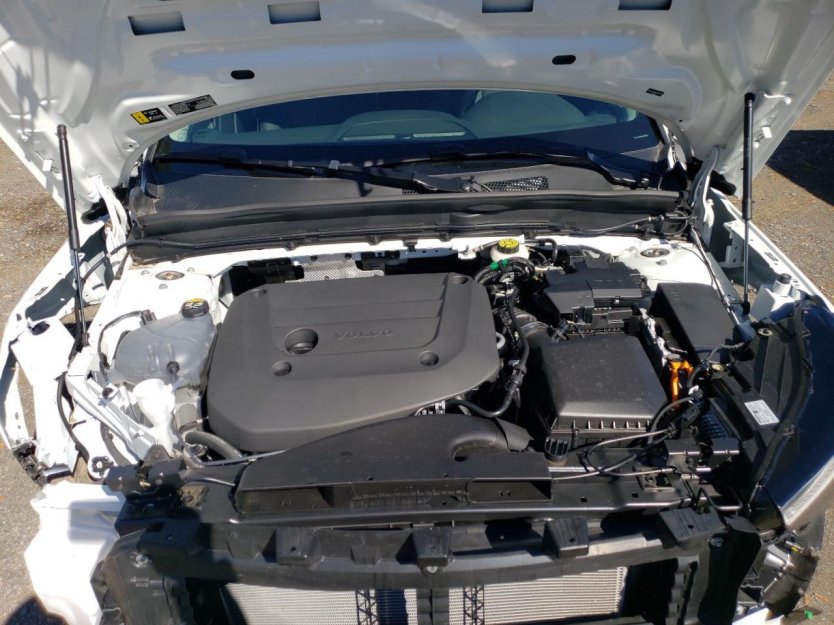 Salvage 2025 Volvo Xc40 