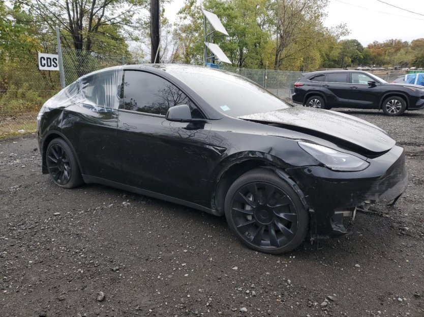 Salvage 2023 Tesla Model Y 