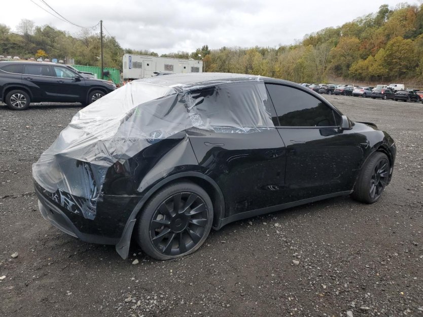Salvage 2023 Tesla Model Y 