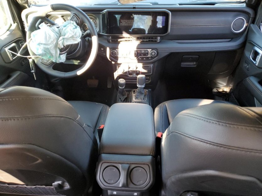 Salvage 2025 Jeep Gladiator 