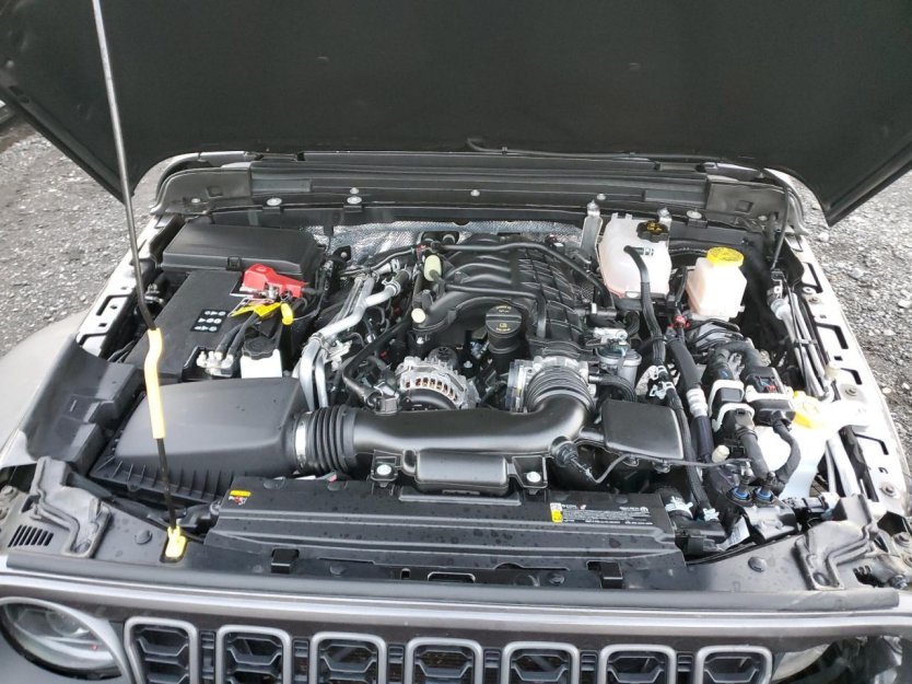 Salvage 2025 Jeep Gladiator 