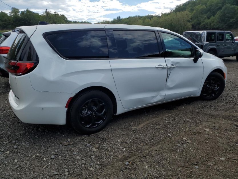 Salvage 2023 Chrysler Pacifica Hybrid Touring L