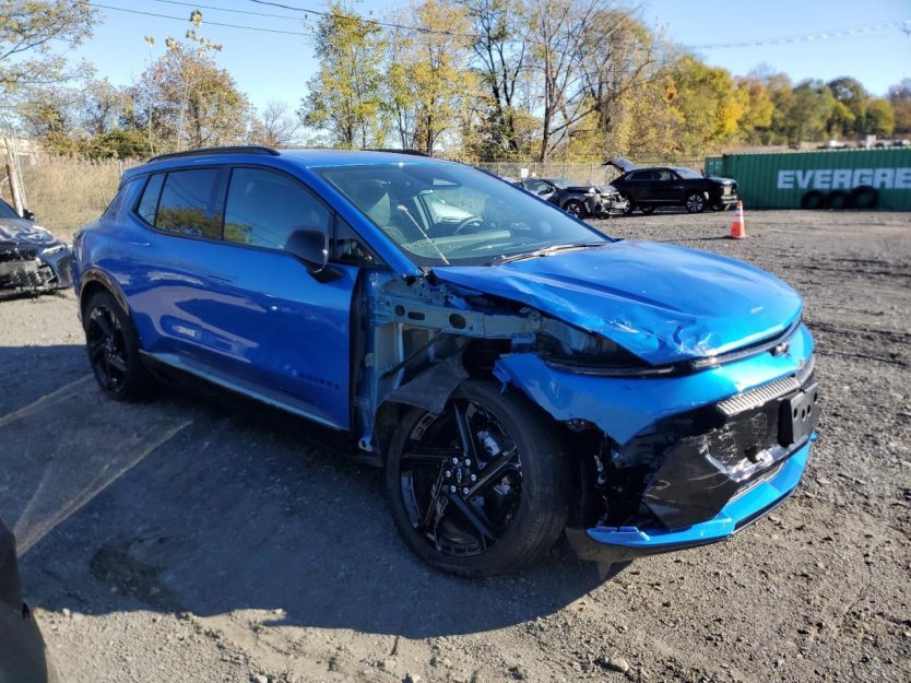 Salvage 2025 Chevrolet Equinox Rs