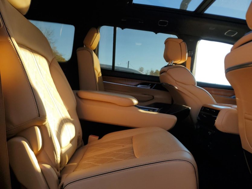 Salvage 2022 Jeep Grand Wagoneer Series Iii