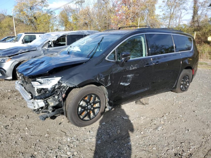 Salvage 2022 Chrysler Pacifica Touring L