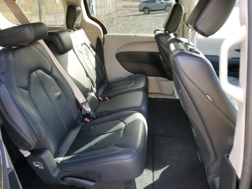 Salvage 2022 Chrysler Pacifica Touring L