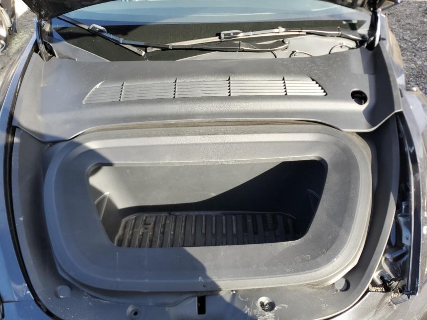 Salvage 2024 Tesla Model Y 