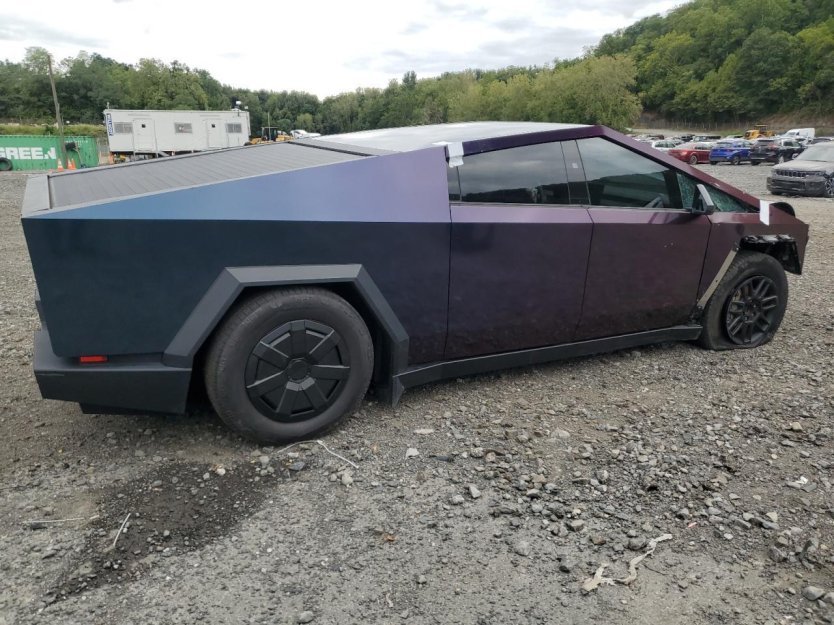 Salvage 2024 Tesla Cybertruck 