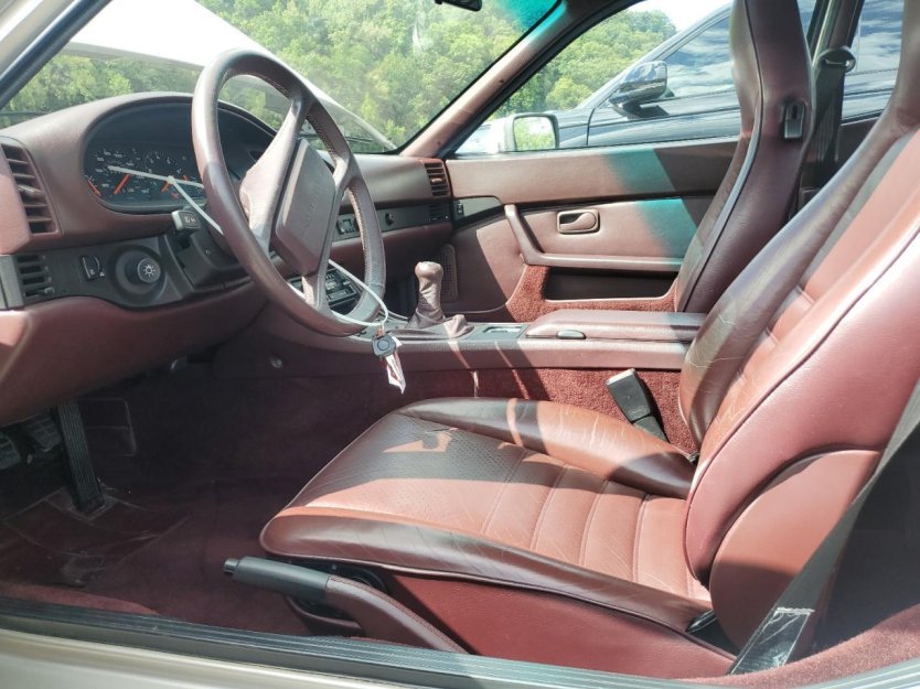 Salvage 1986 Porsche 944 Turbo